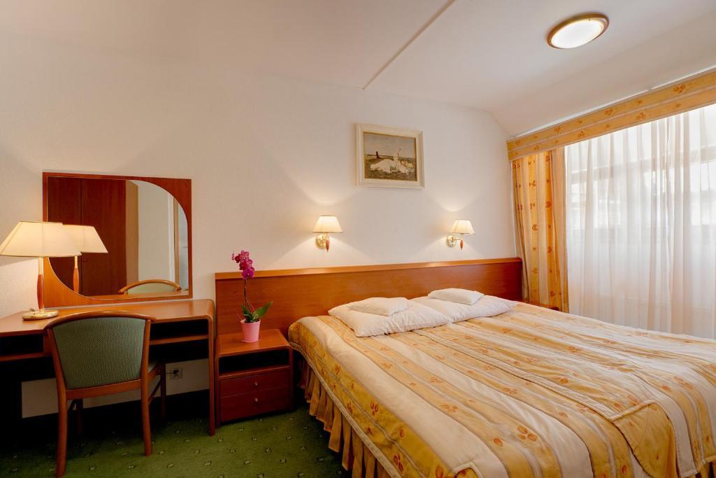 Hotel Zajazd Piastowski Kazimierz Dolny Kamer foto